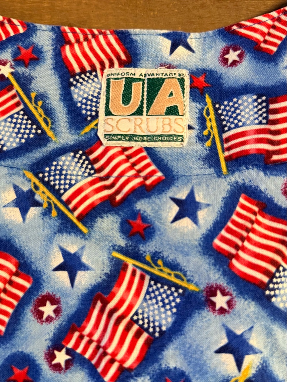 UA Scrubs Patriotic American Flag Print Scrub Top USA Holiday Nurse Small Medium - Picture 10 of 10